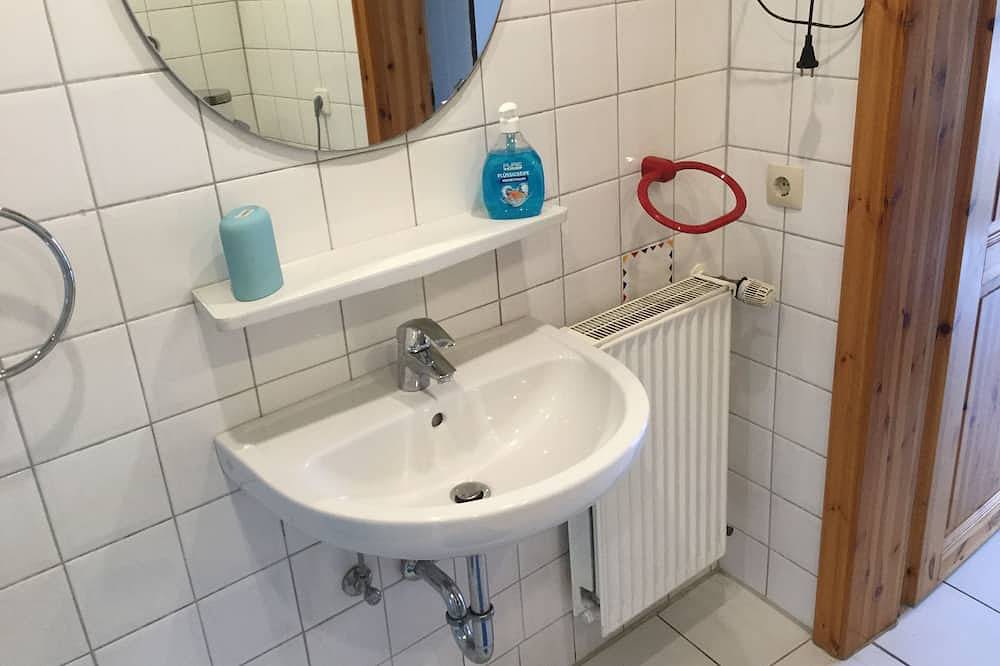 Ganze Wohnung, Gemütliche Ferienwohnung mit separatem Eingang und Terrassenbereich in Kellinghusen, Kreis Steinburg