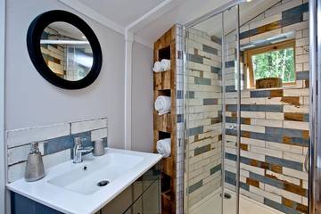 Log Cabin for 2 People in Cornwall, South West England, Photo 2