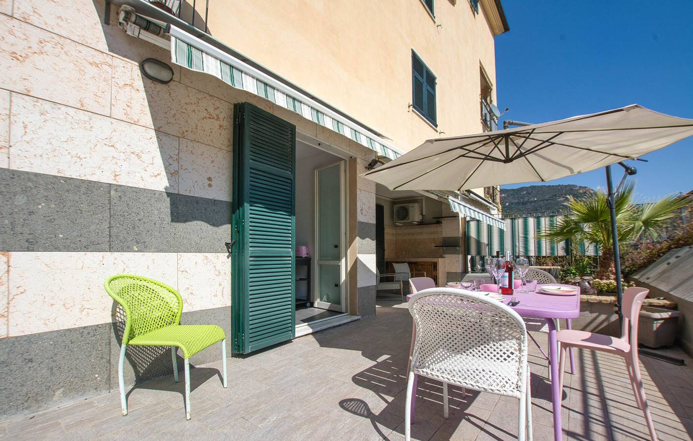 Ganze Ferienwohnung, Gemütliche 1-Zimmer-Wohnung mit Terrasse, 1 km vom Strand entfernt und kostenlosen Parkplätzen in Borgio Verezzi, Riviera di Ponente