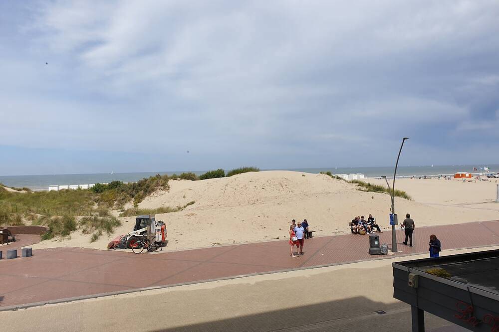 Entire apartment, Appartment with seaside view and 2 parking spaces in Oostduinkerke-Bad, Koksijde