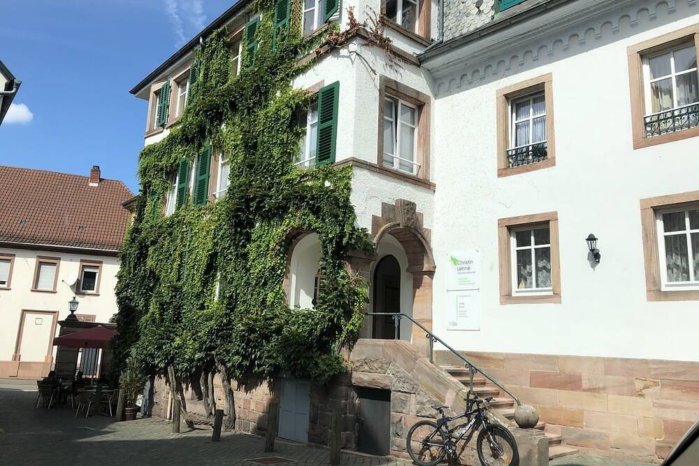 Ganze Wohnung, Beautiful Studio by Landsthul Marktplatz in Landstuhl, Saar-Nahe-Bergland