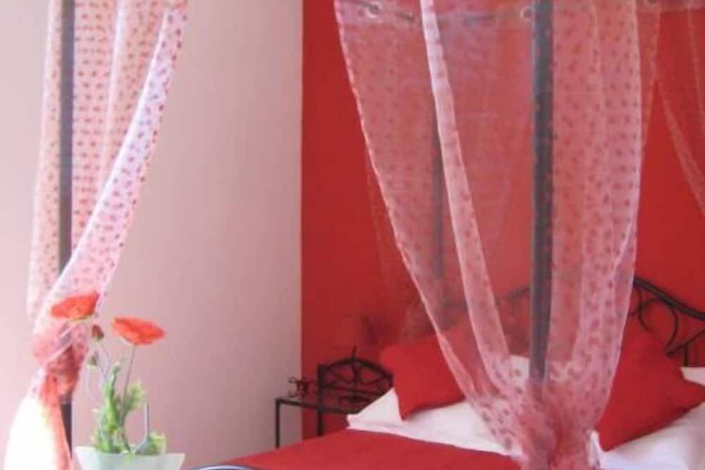 Entire apartment, Apartment In Ancient Master'S House With Swimming Pool, Parking And Beaches At 8 Km in Pomérols, Côte d'Améthyste