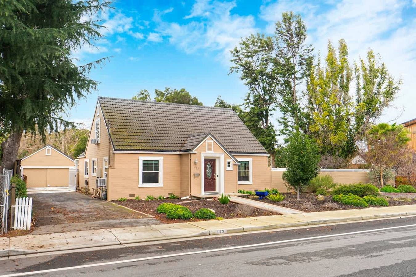 Vacation Rental for 12 Guests in Santa Clara, Silicon Valley