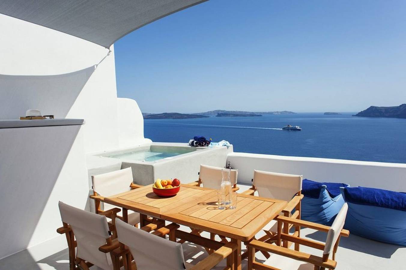 Extravagant Santorini Villa | 2 Bedrooms | Villa Elara | Sun Terrace With Sea View | Outdoor Heated Jacuzzi | Oia in Ormos Ammoudiou, Oia