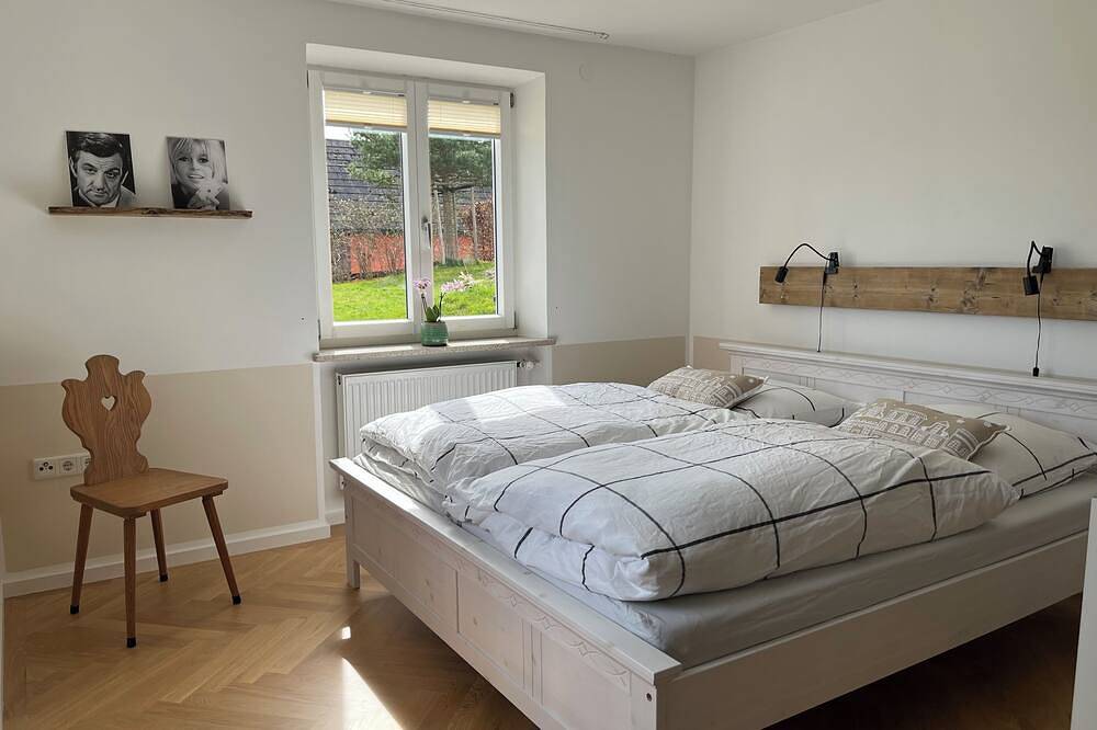 Ganze Wohnung, Neu! Good Mood – Ihre edle Ferienwohnung für Singles & Paare in Landsberg‑Reisch in Landsberg am Lech, Romantische Straße