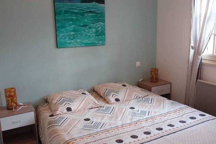 Gîte pour 5 personnes, avec terrasse ainsi que jardin et piscine à Saint-Julien-de-Civry - 2