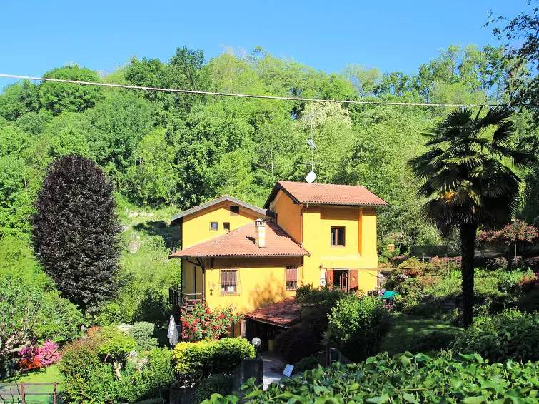 Entire apartment, 3 Rooms 6 People in Comune di Arona, Lago Maggiore (Piemonte)