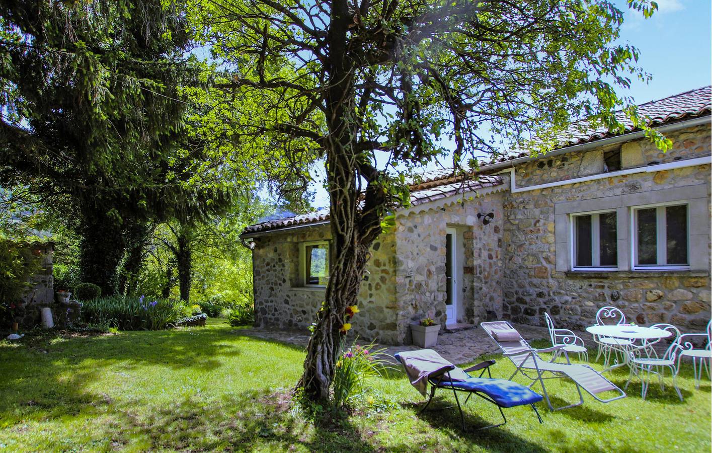 1km von Saint-Étienne: Gartenwohnung mit Parkplatz & WiFi in Saint-Étienne-de-Boulogne, Parc naturel régional des Monts d'Ardèche