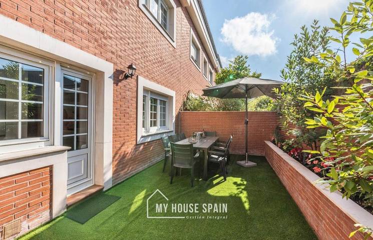 Casa de vacaciones para 12 personas, con jardín y vistas en Gijón