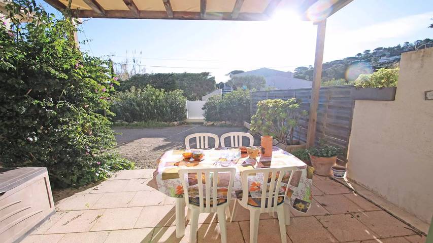 Location de vacances pour 6 personnes, avec terrasse, animaux acceptés dans Plage de la Nartelle