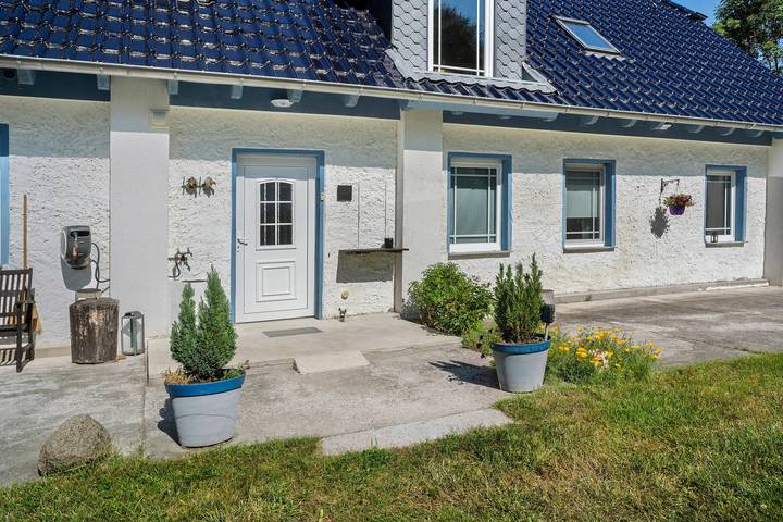 Ganze Wohnung, Villa Wiese Apartment Oberdeck mit Gartenblick, Gemeinschaftsterrasse und Wlan in Katzow, Vorpommern Greifswald