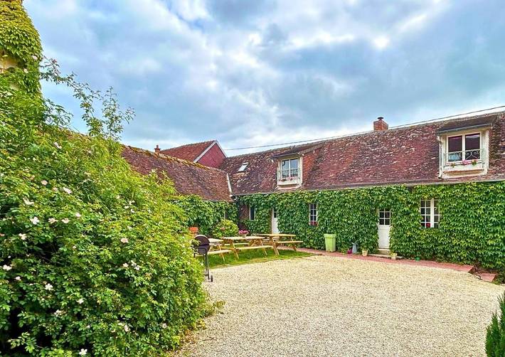 Location de vacances pour 5 personnes, avec vue et jardin, animaux acceptés à Pronleroy