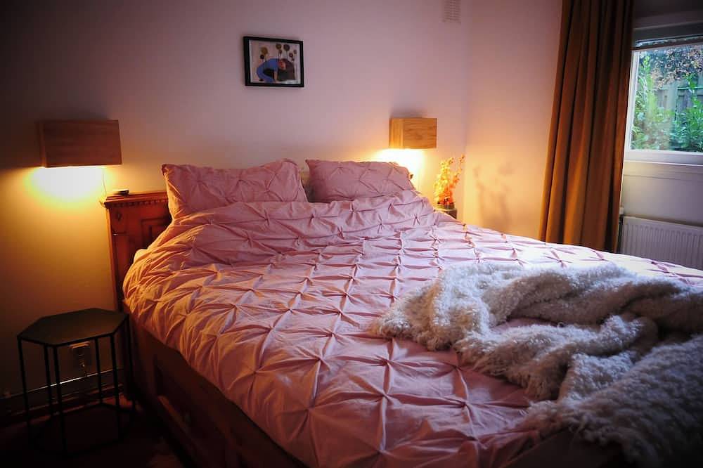 Cosy Cabin in the Woods - Perfect Get Away in a peaceful and green setting in Diessen, Nordbrabant