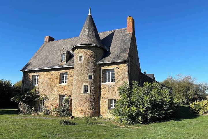 Location de vacances pour 25 personnes, avec Jardin à Chambellay
