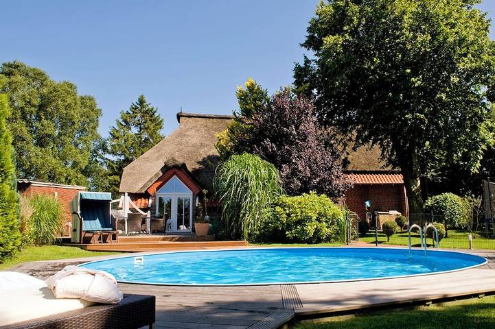 Ferienwohnung für 4 Personen, mit Whirlpool und Terrasse sowie Garten und Sauna