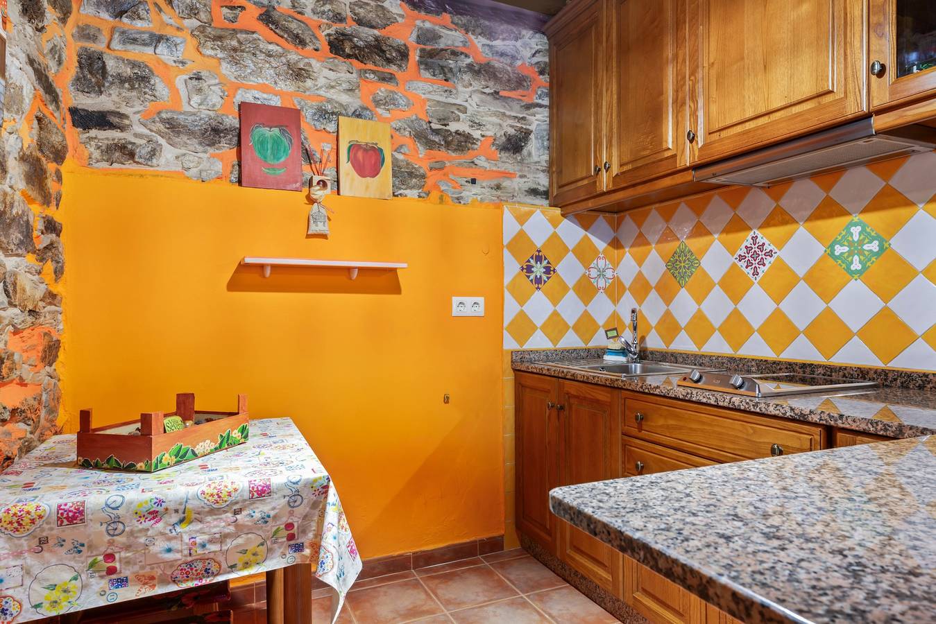 Vakantiehuis 'Loureiro' met uitzicht op de bergen, gedeeld terras en wifi, foto 6