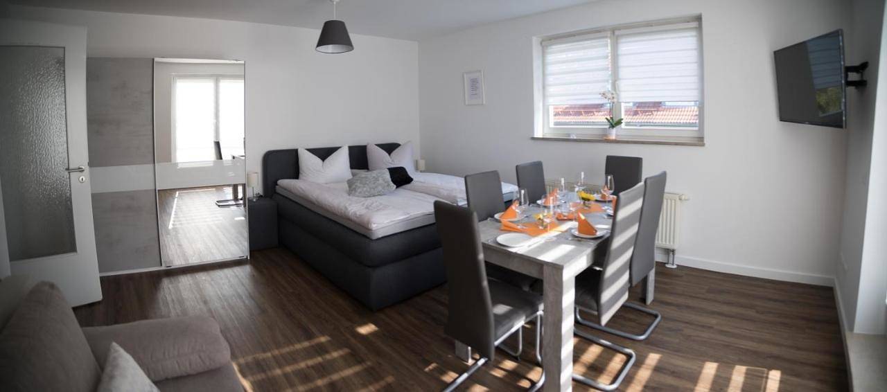 Ganze Wohnung, Ferienwohnung für 6 Personen mit Terrasse in Leipzig Mitte, Leipzig