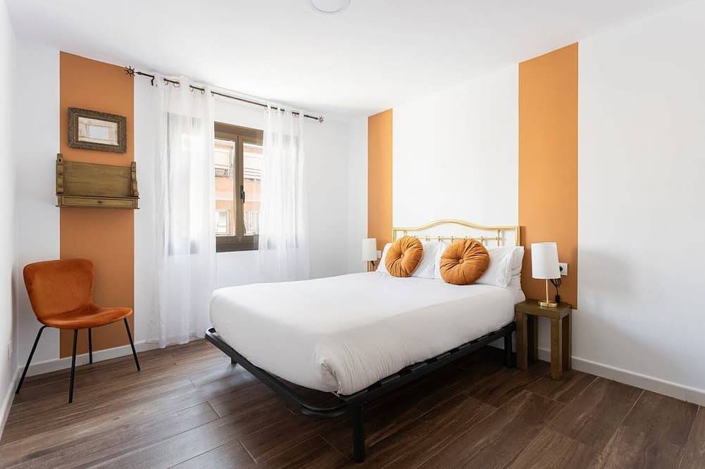 Ganze Wohnung, Welcome to my home! Recently renovated 3 bedroom apartment, in the neighborhood of Esplugues in Esplugues de Llobregat, Baix Llobregat