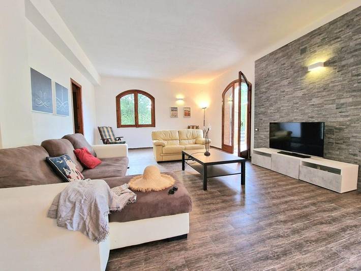 Ferienhaus für 7 Personen, mit Balkon und Whirlpool sowie Terrasse und Garten