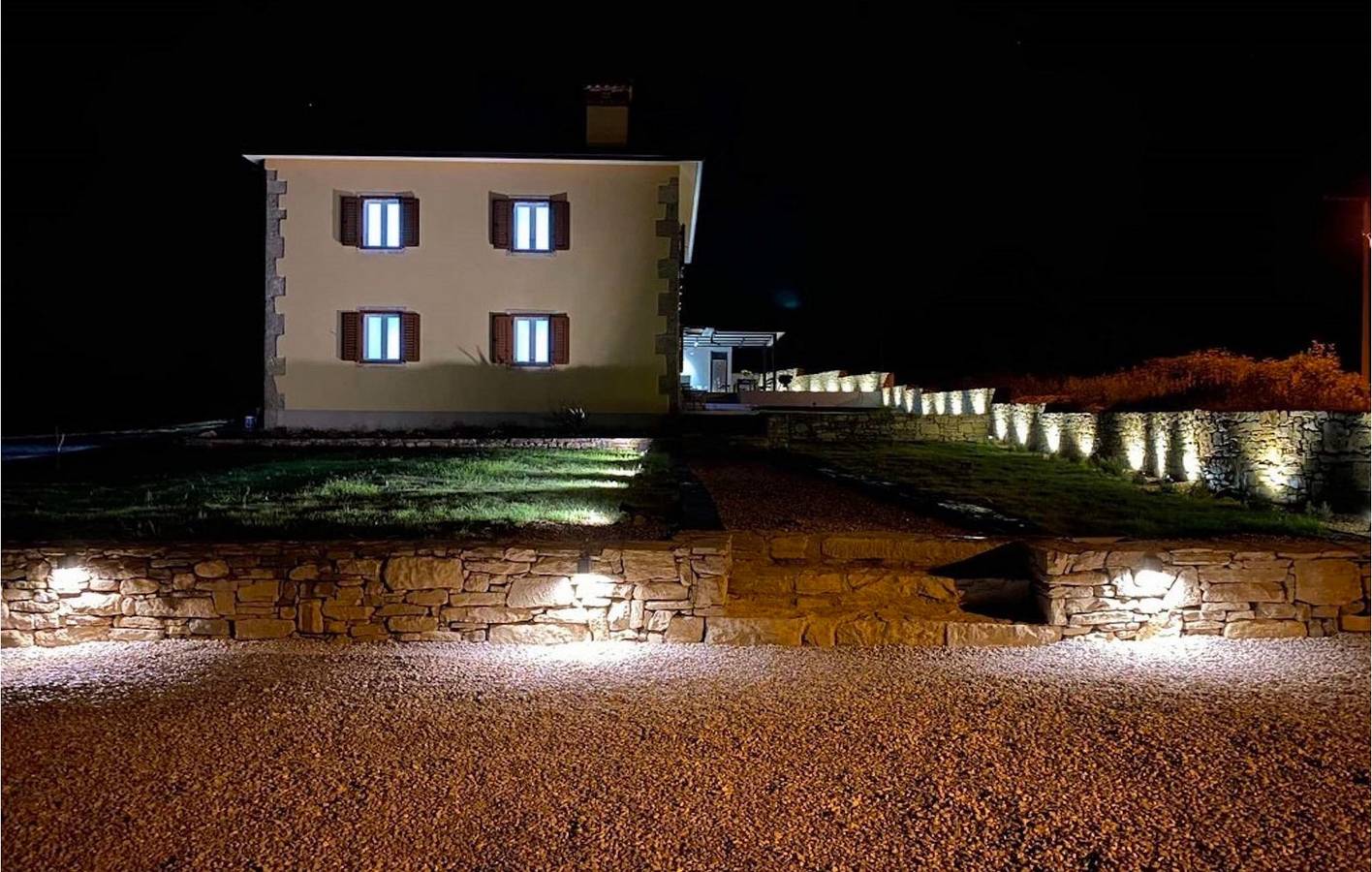 Spacieux appartement de 150 m² avec piscine près de la rivière Boljunčica in Kršan, Côte Est de l'Istrie