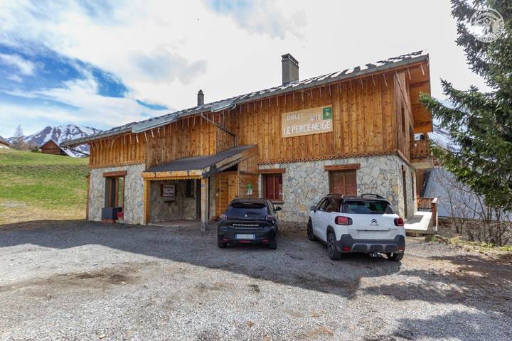 Gîte pour 10 personnes, avec terrasse à Albiez-Montrond