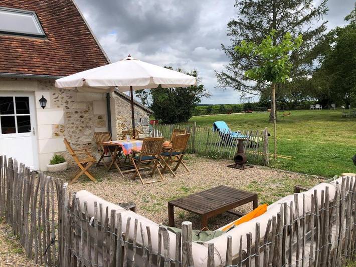 Location de vacances pour 6 personnes, avec vue ainsi que terrasse et jardin à Pouillé - 2