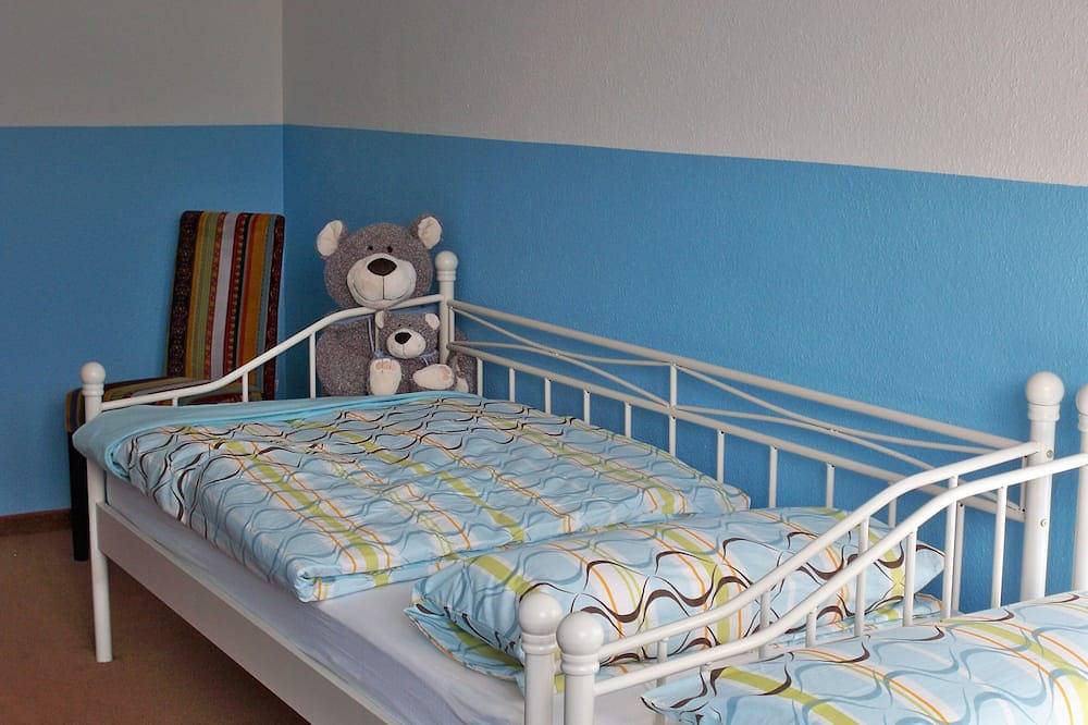 Ferienhaus mit 5 Schlafzimmern bis zu 10 Personen in Berlin Lichterfelde in Steglitz-Zehlendorf, Berlin