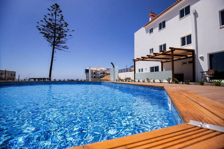 Hostel para 3 pessoas, com Terraço e Jacuzzi e ainda Jardim and Piscina em Carvoeira