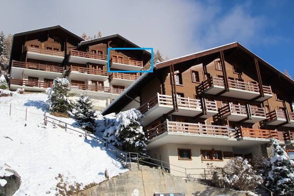 Ganze Wohnung, Maisonette-Wohnung unter dem Dach, mit Panorama-Südbalkon und atemberaubender Aussicht auf das Matte in Saint Luc, Anniviers