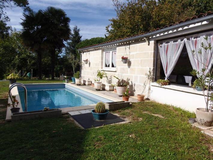 Maison d’hôte pour 2 personnes, avec piscine ainsi que jacuzzi et jardin dans Floirac (Charente-Maritime)