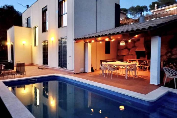 Villa pour 8 personnes, avec balcon à Olivella