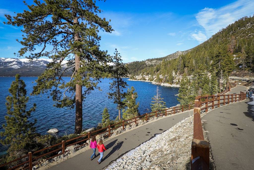 Two-Story Townhouse with an Updated Kitchen, Grill, & Free Wifi - Walk to Lake in Incline Village-Crystal Bay, Lake Tahoe