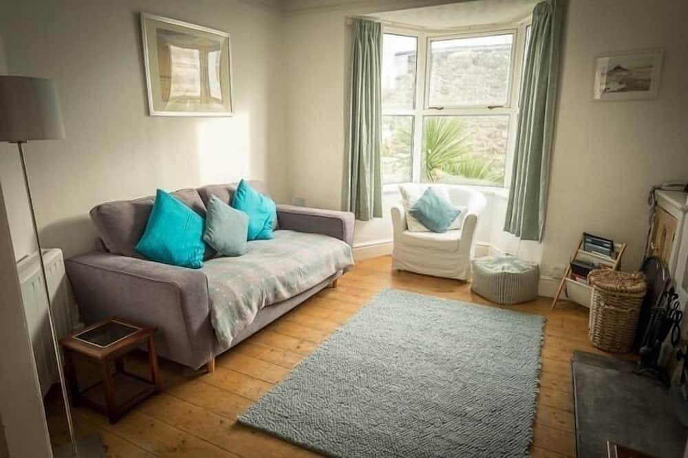 Open plan house 1 minute to beach and St Michaels Mount causeway in Marazion, Cornwall