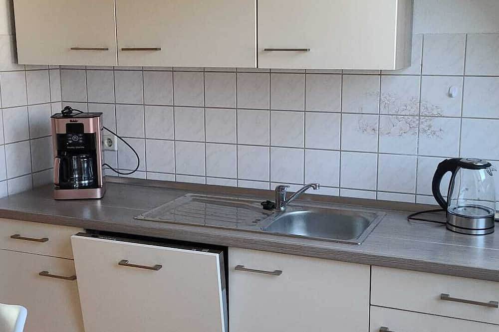 Ganze Wohnung, 2-Zimmer-Ferienwohnung mit 3 Betten in ruhiger Wohnanlage in Altenburg, Ostthüringen