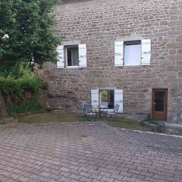 Gîte pour 6 personnes, avec terrasse à Langogne