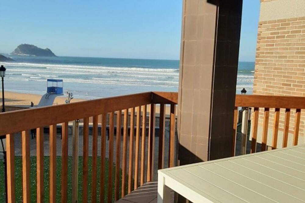 Ganze Wohnung, Apartment Muskaria - Spectacular, first line beach and pool by Egona in Zarautz, Baskische Küste (Spanien)
