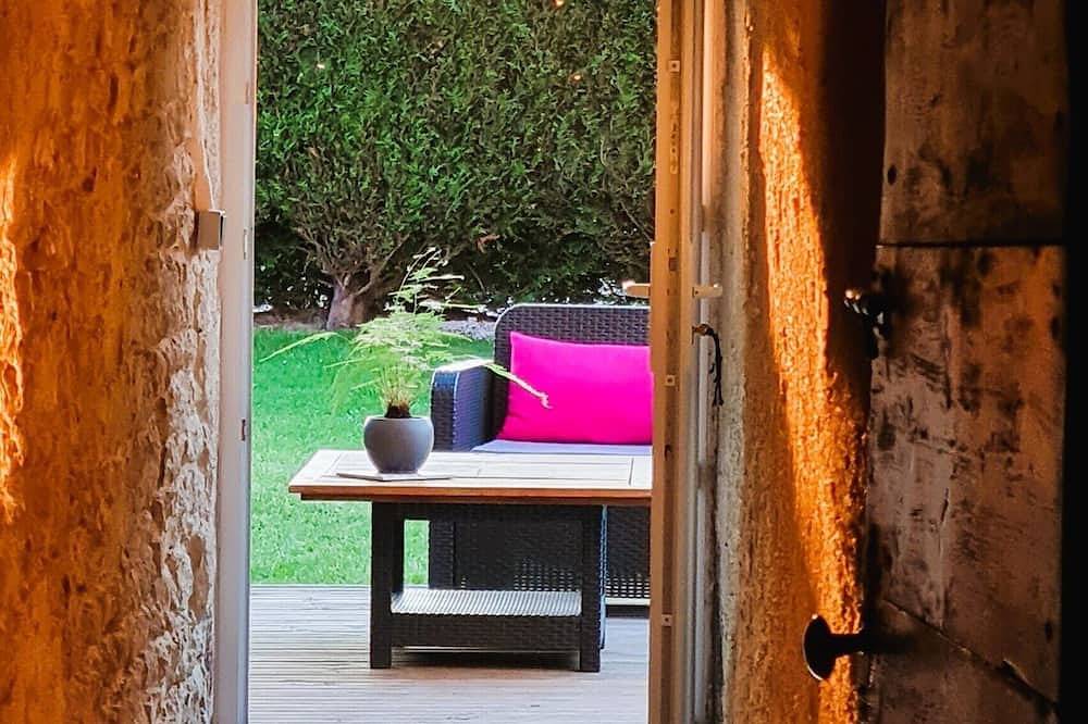 Chambre d'hôtes « Séquoia » avec terrasse commune, jardin commun et jacuzzi non privatif in Vellerot-lès-Vercel, Jura Francais