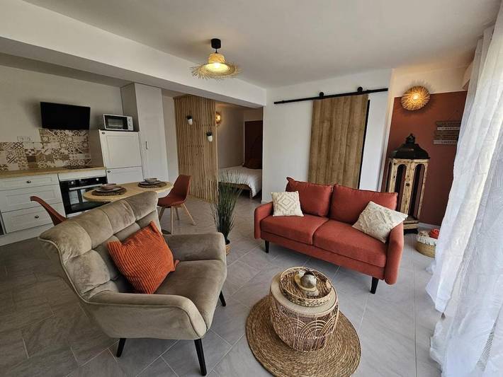 Appartement de vacances pour 2 personnes, avec jacuzzi ainsi que piscine et jardin