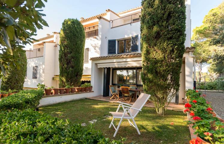 Casa rural para 8 personas, con Terraza además de Jardín y Vistas en Baix Empordà - 4