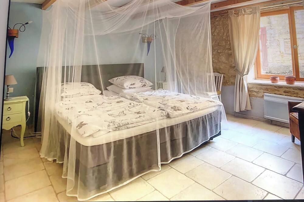 Charming cottage-with heated pool and 5 min from all amenities. Rest. in Fumel, Región de Villeneuve-sur-Lot