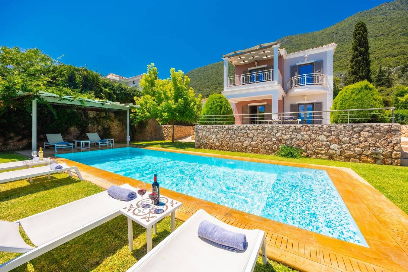 Villa Kyklamino in Nikiana, Alexandros