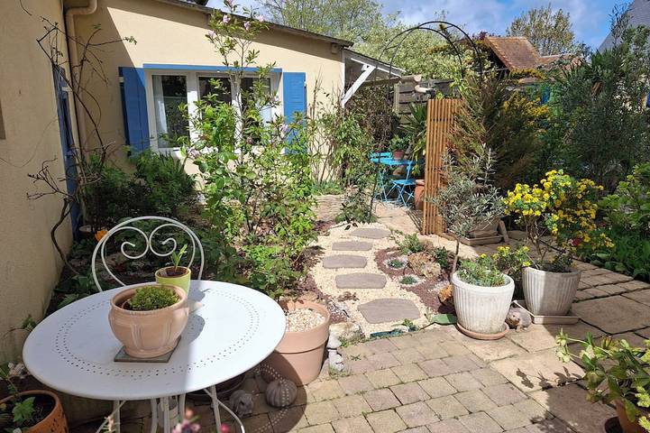 Location de vacances pour 2 personnes, avec sauna et jacuzzi ainsi que piscine et jardin dans Plage Riva-Bella