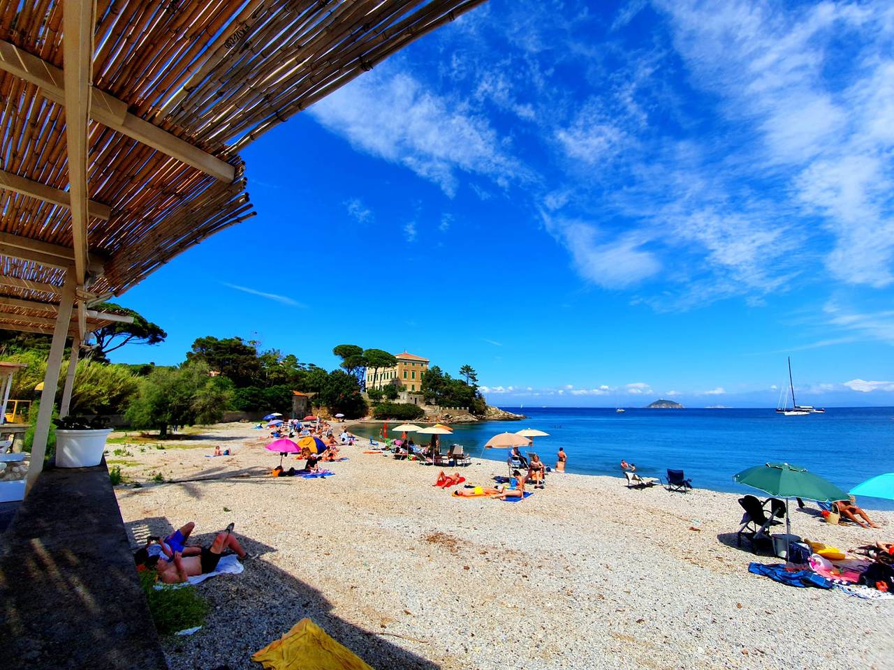 Appartamento intero, Appartamento La Pergola al Cavo 15 vicino alla spiaggia con piscina condivisa e Wi-Fi in Cavo, Isola d'Elba