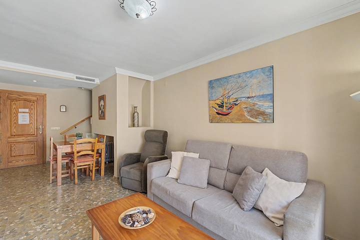 Apartamento entero, Apartamento 'Dúplex Junto al Mar' con Wifi y Aire Acondicionado in La Carihuela, Torremolinos