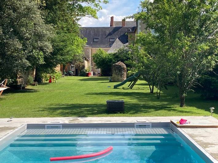 Chambre d’hôte pour 3 personnes, avec Terrasse et Jardin ainsi que Piscine et Vue à La Flèche