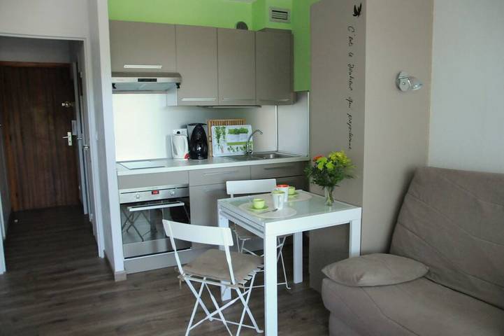 Ferienwohnung für 2 Personen, mit Terrasse und Garten sowie Pool, mit Haustier in Antibes