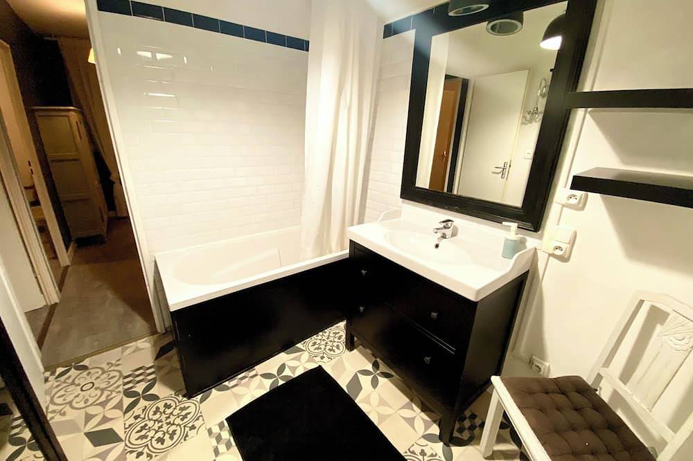 Entire apartment, Country in the city in Villeneuve-d'Ascq, Lille region