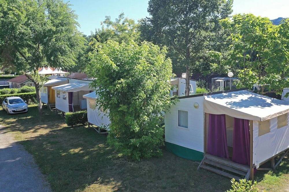 Camping 4 étoiles - Piscine - ccbeece in Foix, Ariège