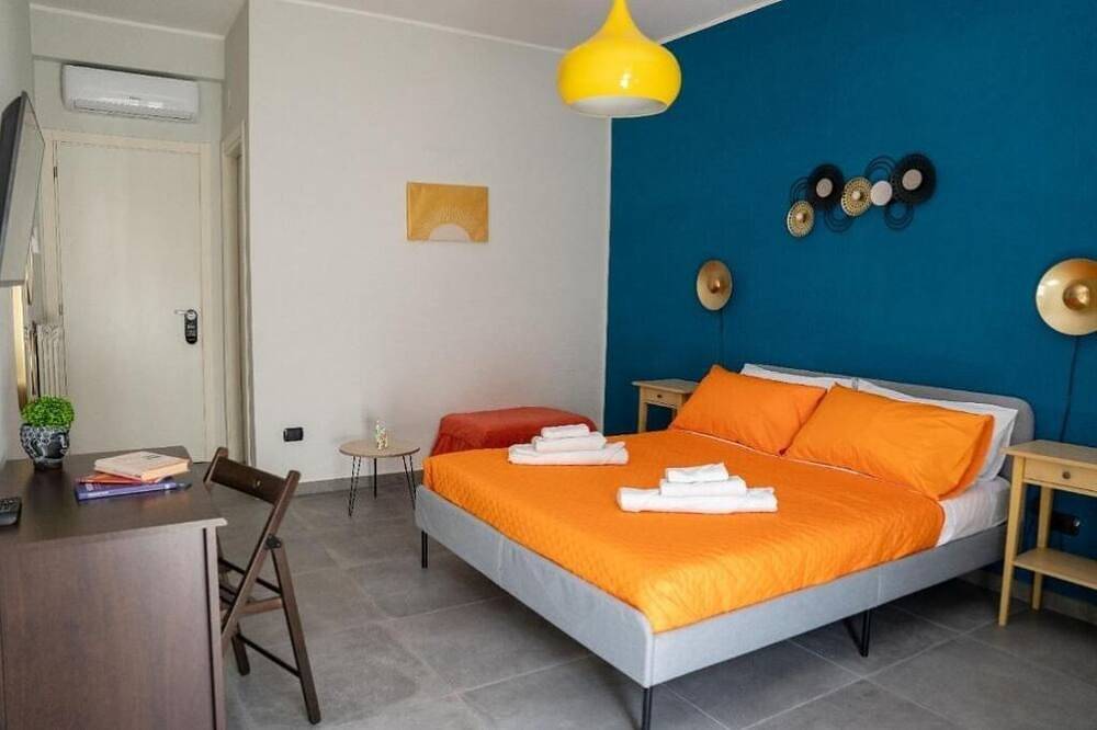 B&B Milleculure: Portopaone Double Room with Private Bathroom in Nápoles, Provincia de Nápoles