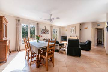 Maison De Vacances pour 8 Personnes dans Montmeyan, Région de Brignoles, Photo 1